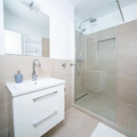 Bright - 100 Qm - Kuche & Balkon Kaarst