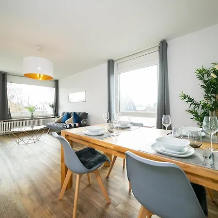 Bright - 100 Qm - Kuche & Balkon *