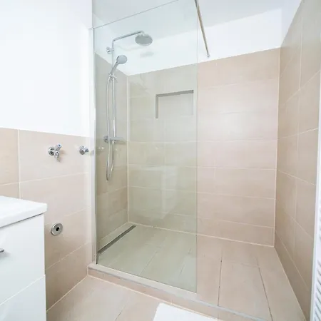 Bright - 100 Qm - Kuche & Balkon Διαμέρισμα