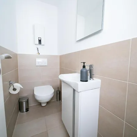Bright - 100 Qm - Kuche & Balkon *